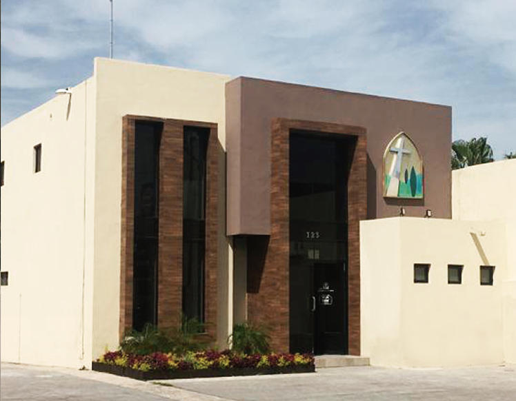 Fachada de la Capilla Jardines de la Sierra en Av. Benito Juárez